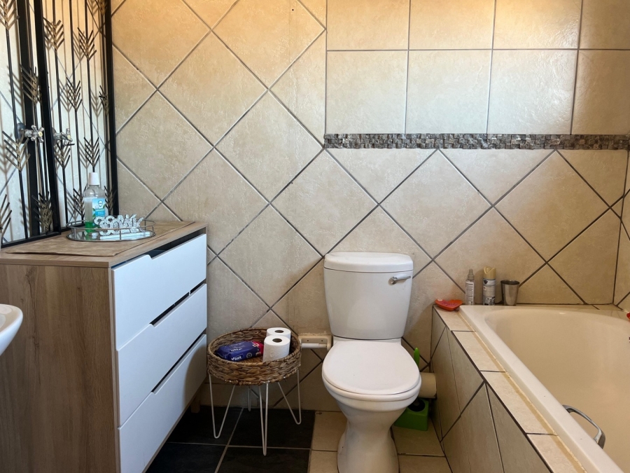 3 Bedroom Property for Sale in Waterval East North West